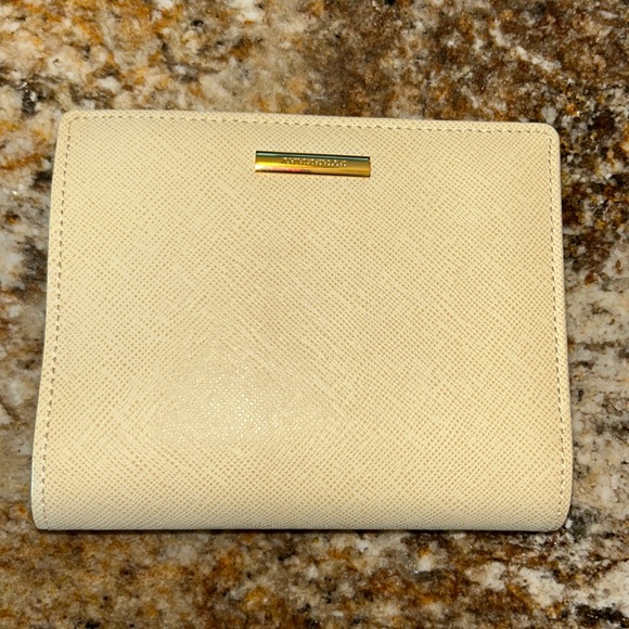 Burberry Cream Bifold Leather Wallet - NWOT - Picture 1 of 7
